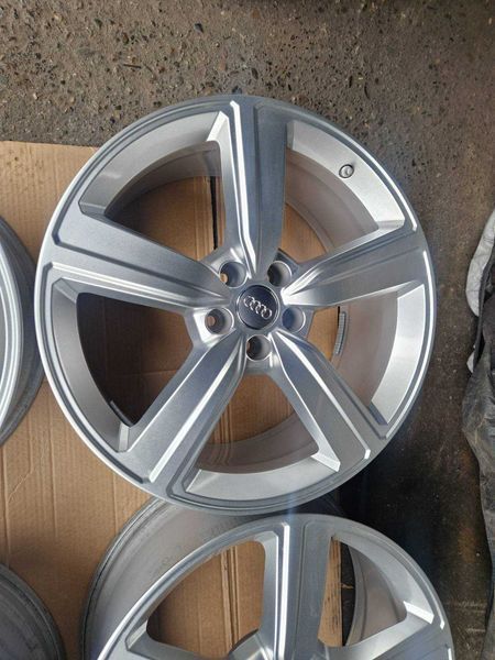 Audi A6 R20
4KE 601 025 6 S
4 бр. оригинални джанти