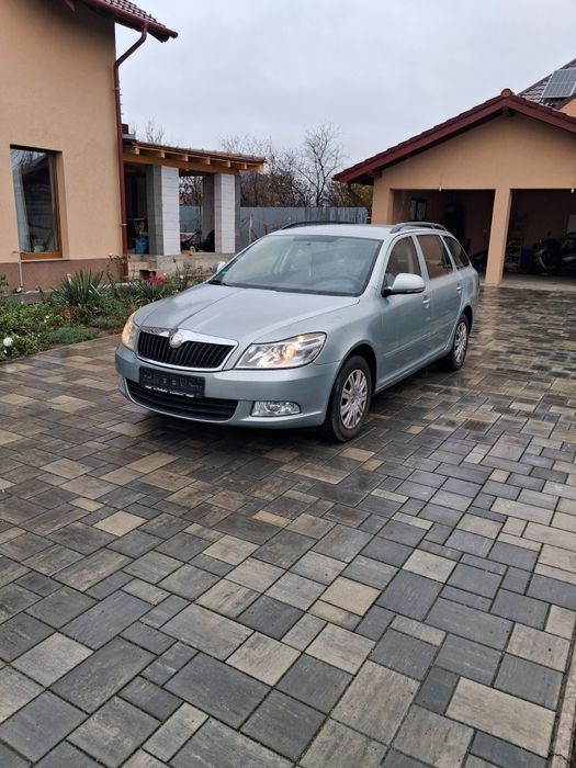 Vind skoda octavia 2 an 2009  ,motor 1,6 MPI  benzina, klimatronic