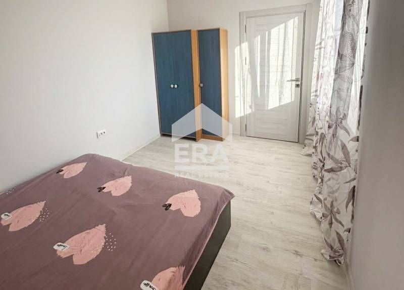 Стилна, нова едноетажна къща близо до морето