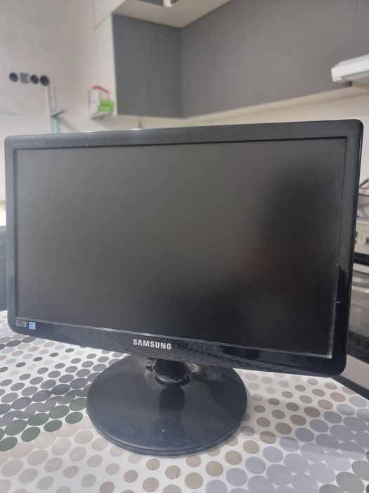 продам монитор срочно