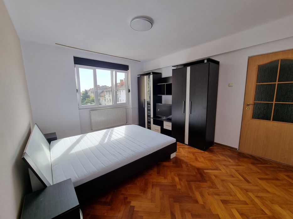 Apartament cu 2 Camere Decomandate - Foarte Aproape de Facultati