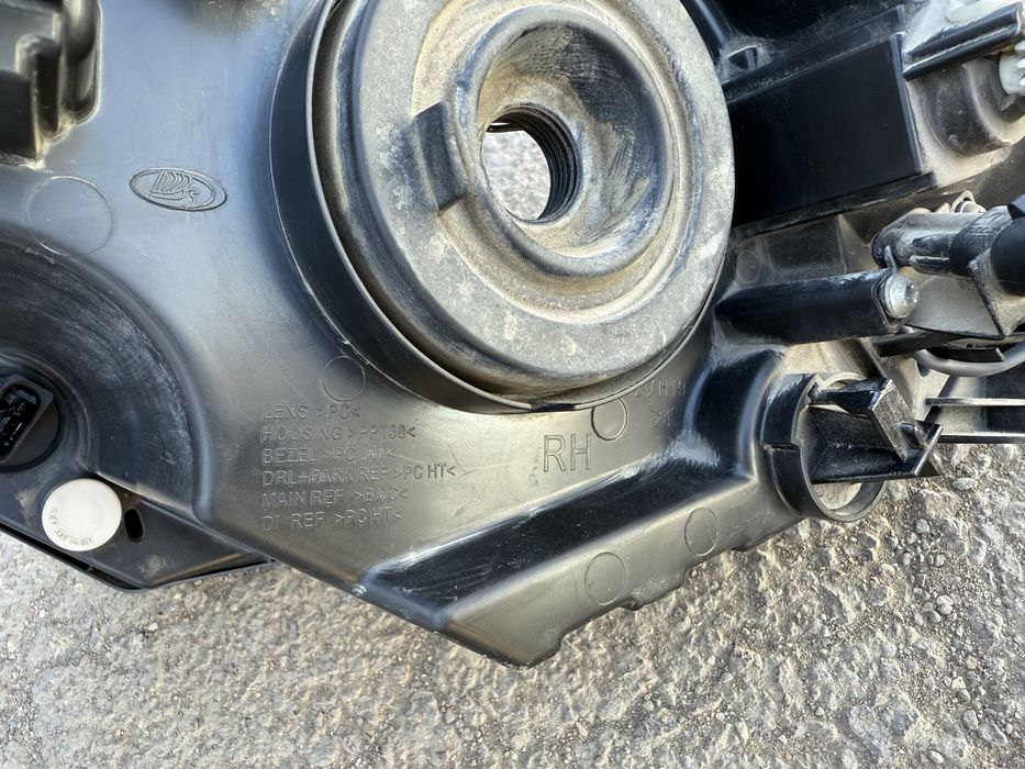 Правая фара Lada Granta с 2018+