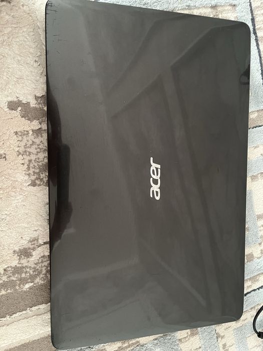 Продам для запчастей ноутбук