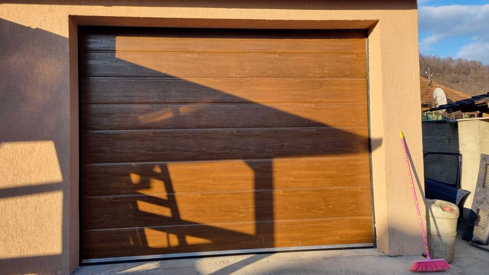 uși de garaj rezidențiale