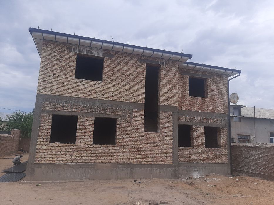 Нокис каласында Водоканалда 3 кошеде 8 сотик 2 этаж уй сатылады