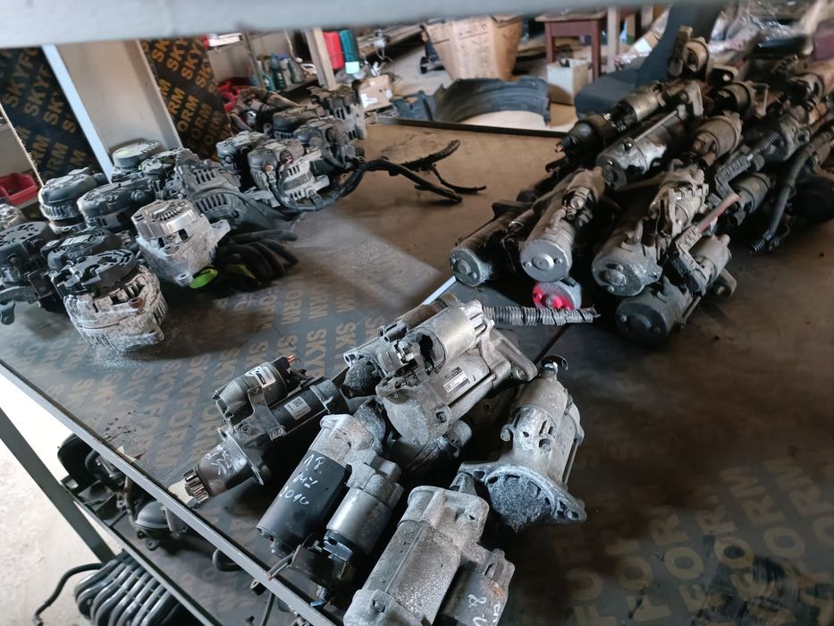 Части за тойота  Авенсис Аурис Рав4 Корола версо Ярис