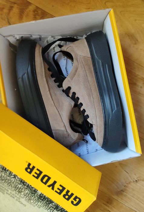 Нубуковые кроссовки Greyder