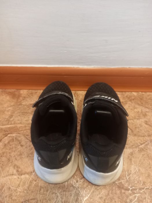 Продам кроссовки