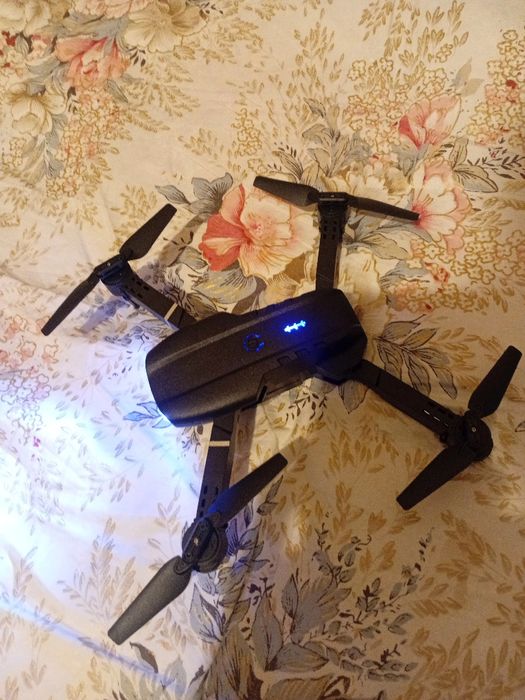 Продам ..ДРОН...с пультом управления...