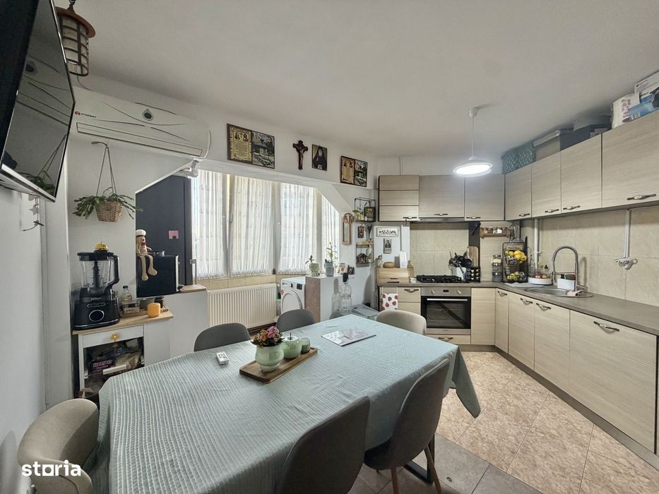 Apartament 2 camere, decomandat, etaj 3, zona Dambovita