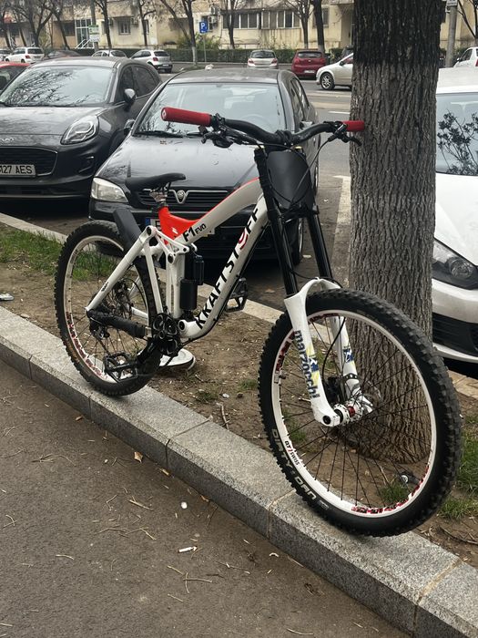 Vand bicicleta downhill / freeride pe piese sau intreaga