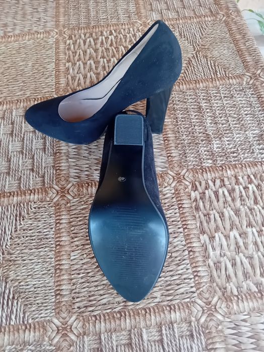 Обувки с висок ток