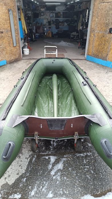 ПВХ лодка "Полар Берд Марлин-385м" продаётся.