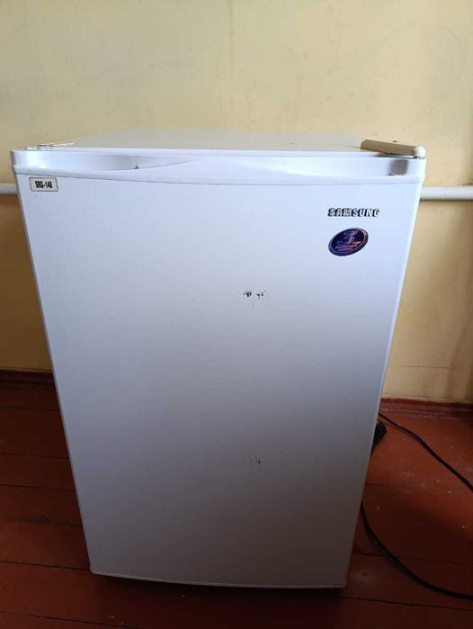 Продам  мини Samsung чистый холодильник отлично охлаждает  на ура