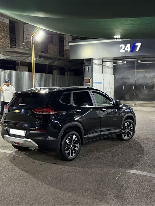 Tracker premier Qora