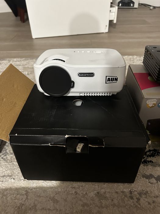 Video proiector , ecran , holograma , tv tuner