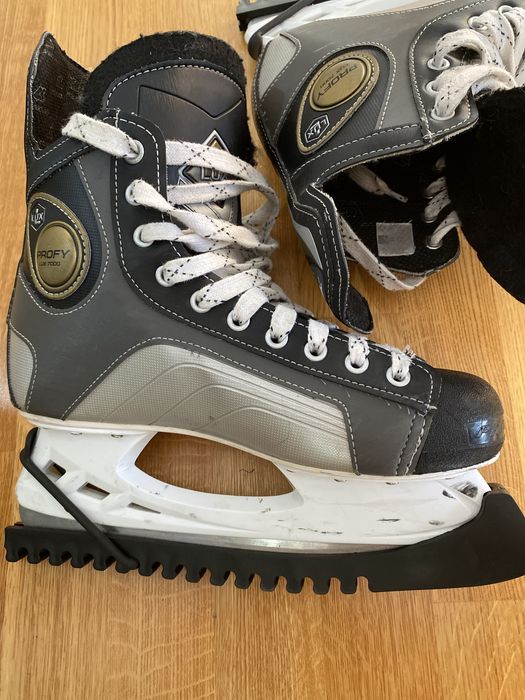 Коньки хоккейные