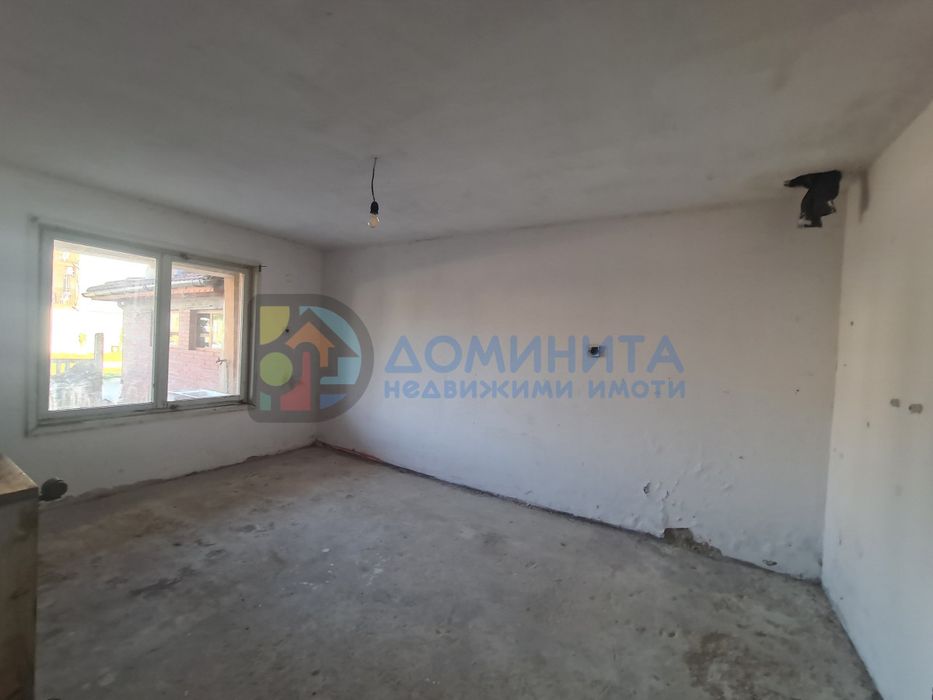 Продава се Къща в Приморско - 428 кв.м за 437 €/кв.м - Снимка #2