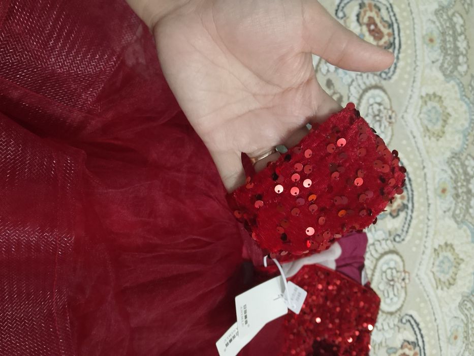 Детское красное платье