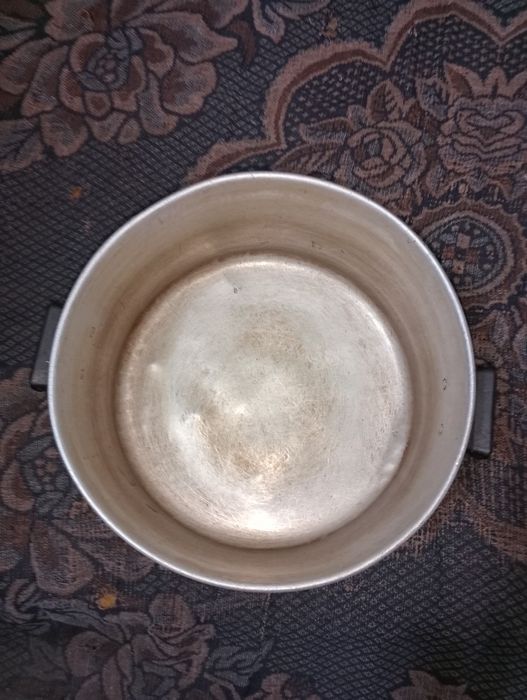 Продам большую кастрюлю.