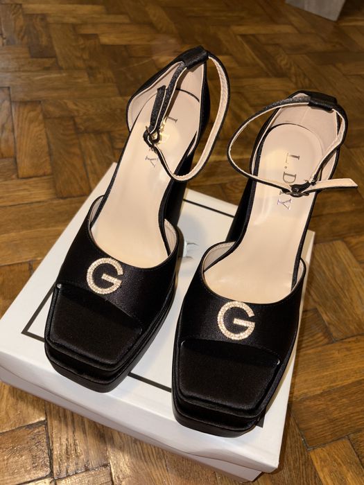 Sandale cu toc si platforma