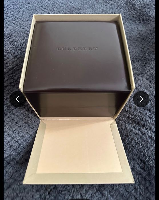 Часовник Burberry ,нов с кутия