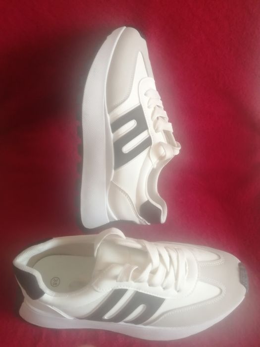 Маратонки нови, номер 38,дамско, черно-бели