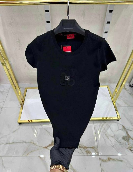 Нова черна тениска