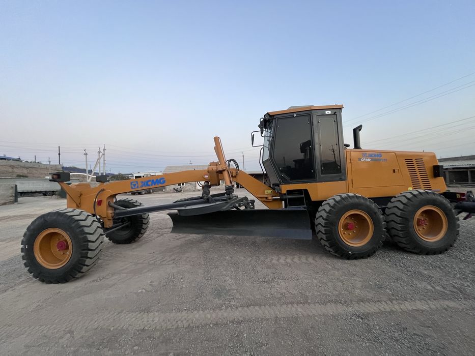 XCMG GR180 автогрейдер