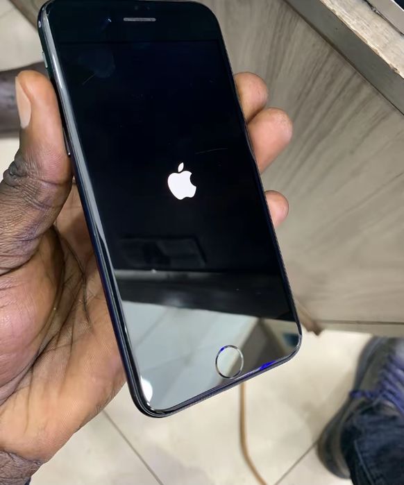 iPhone7 32gb батерия 72