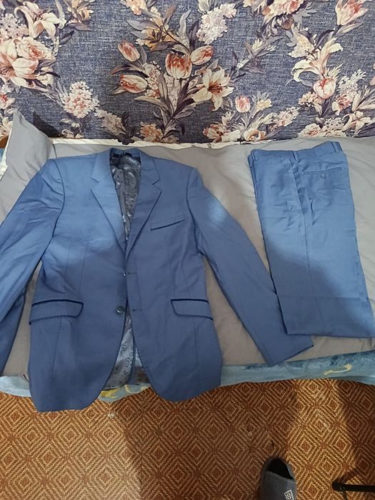 Продам 2 костюма 10тыс