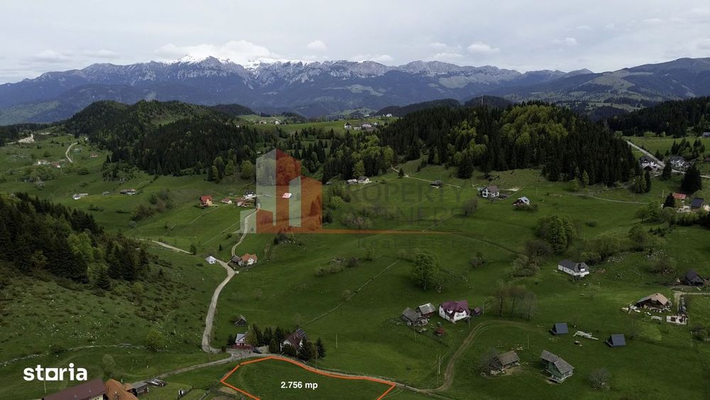 Teren Fundata cu vedere la muntii Bucegi