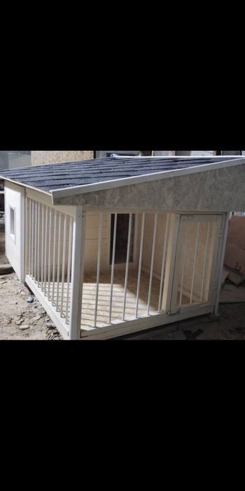 Будка с вольером для большой собаки