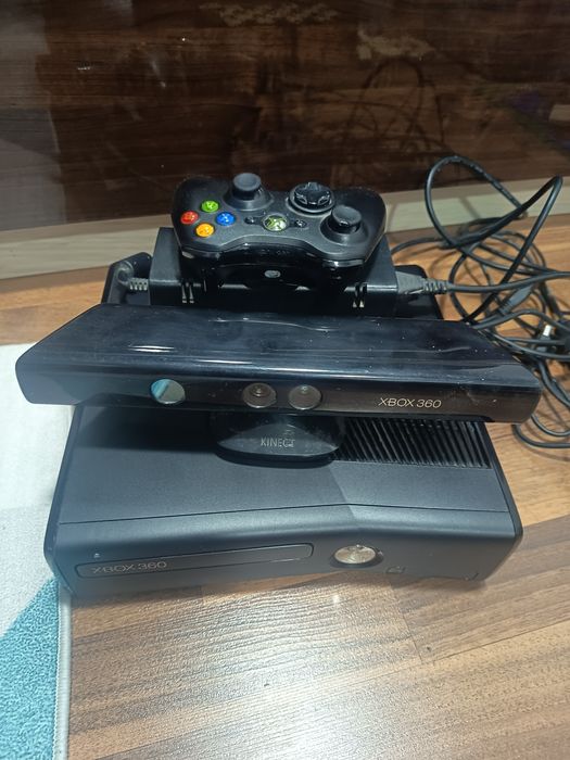 Xbox 360 4gb slim full box cu 21 de jocuri originale