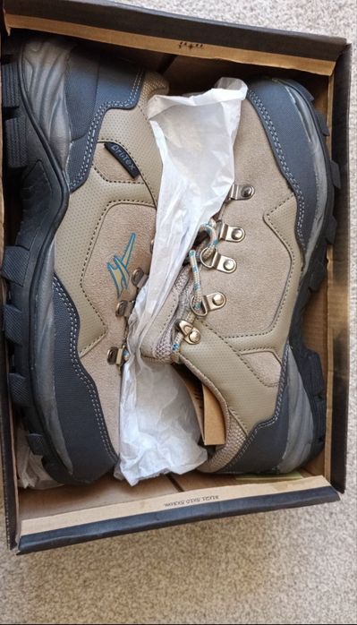 Водоустойчиви женски обувки - туристически