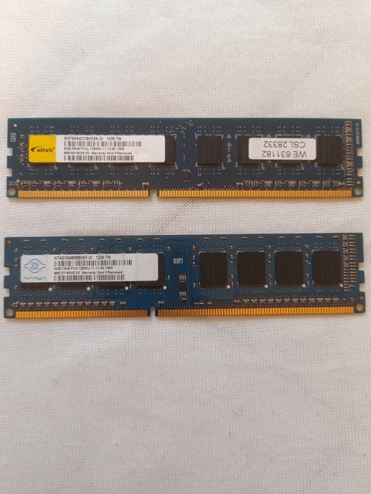 Vand 2 placute DDR 3 , una de 8 Gb si una de 4 Gb