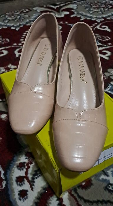 Ayollar tuflisi yangi