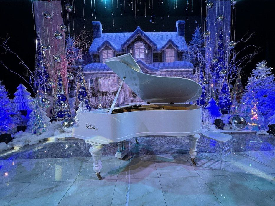 Продается рояль.