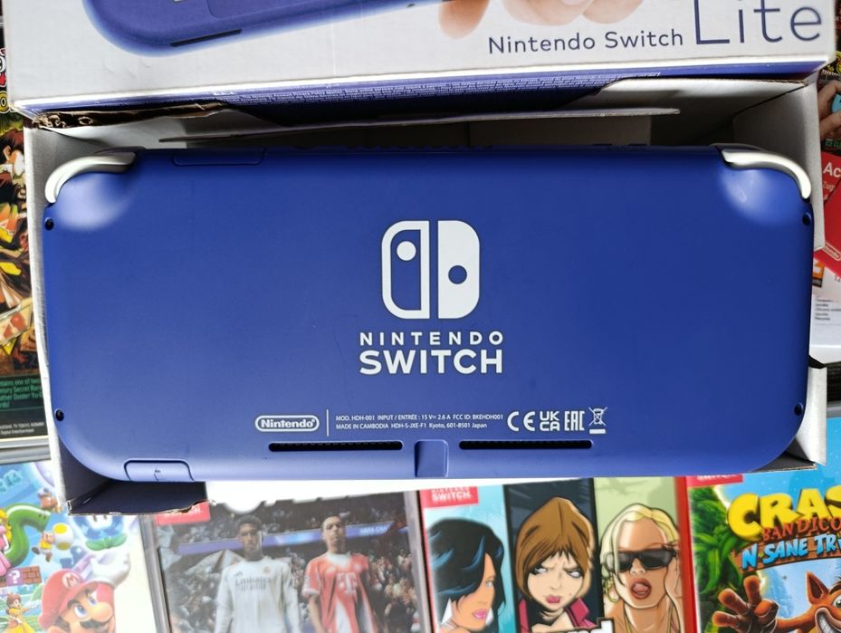 Nintendo Switch Lite + 9 игри