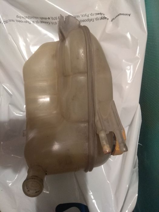 Казанчета за антифриз и течност чистчки за Зафира Б и резервна гума 20 ...