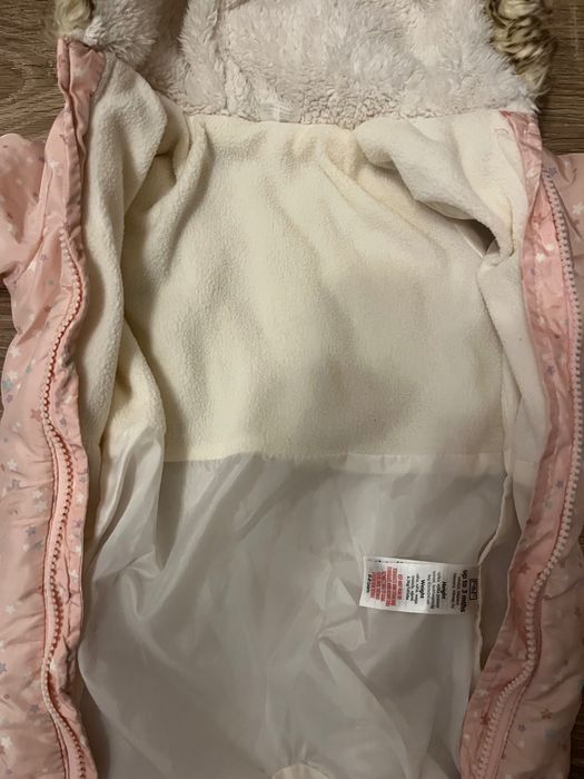 Combinezon roz cu botoșei integrați pana la 3 luni