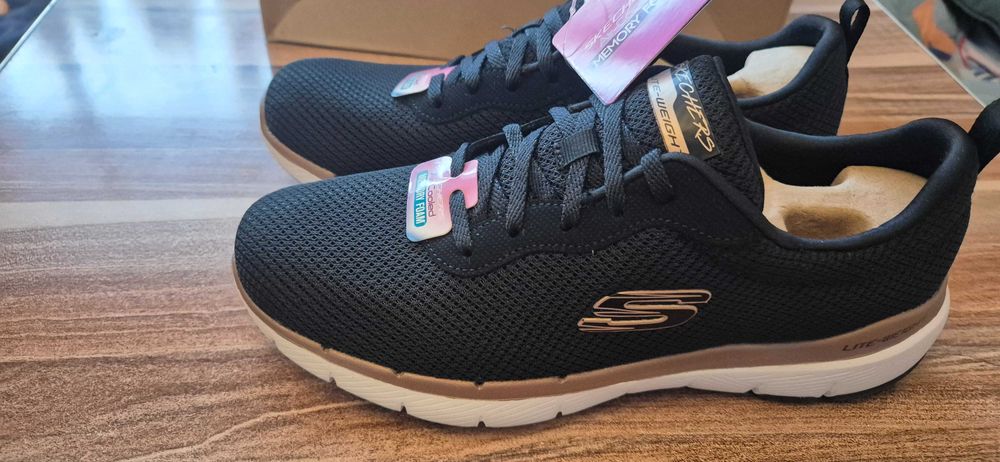 Маратонки Skechers НОВИ