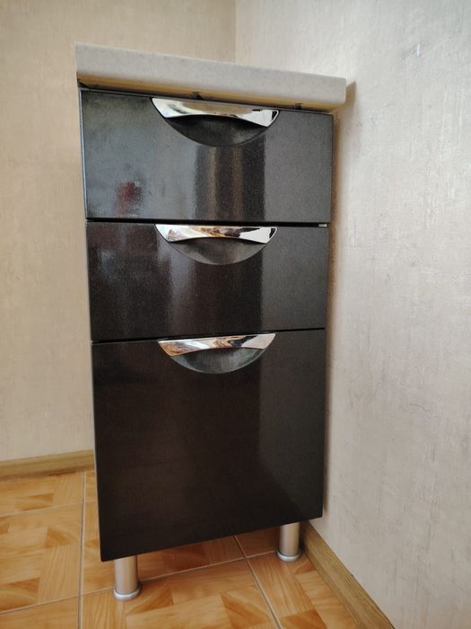 Продам Комод 3 полочный