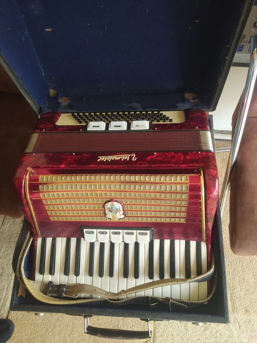 Аккордеон срочно продаётся