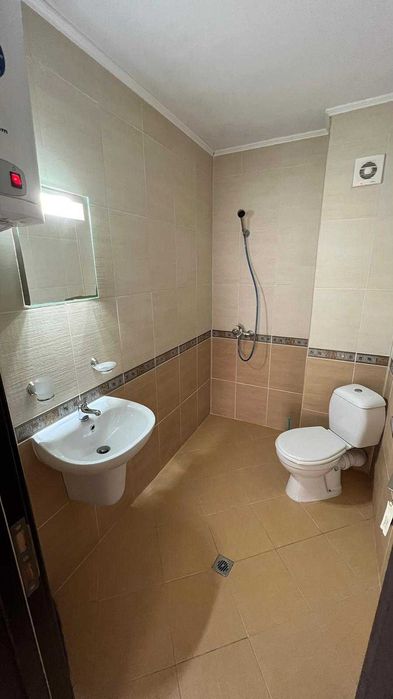 Продава нова 2 етажна къща с собствен басейн в с. Гюльовца