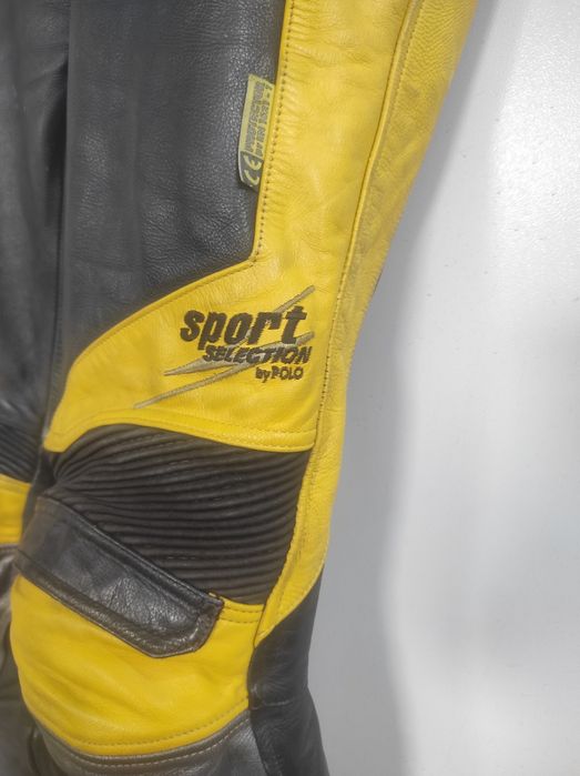 Vând costum de piele pentru moto