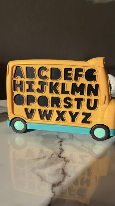 Продаётся развивающий игрушечный автобус с буквами!