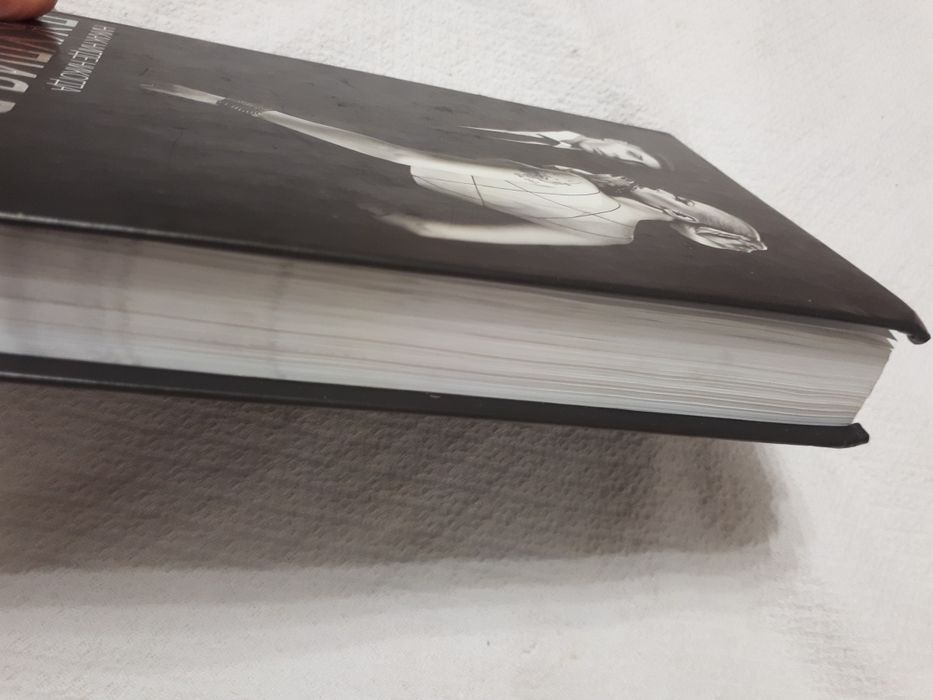 Книга Джулия Ванг