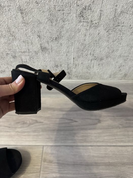 Продам босоножки