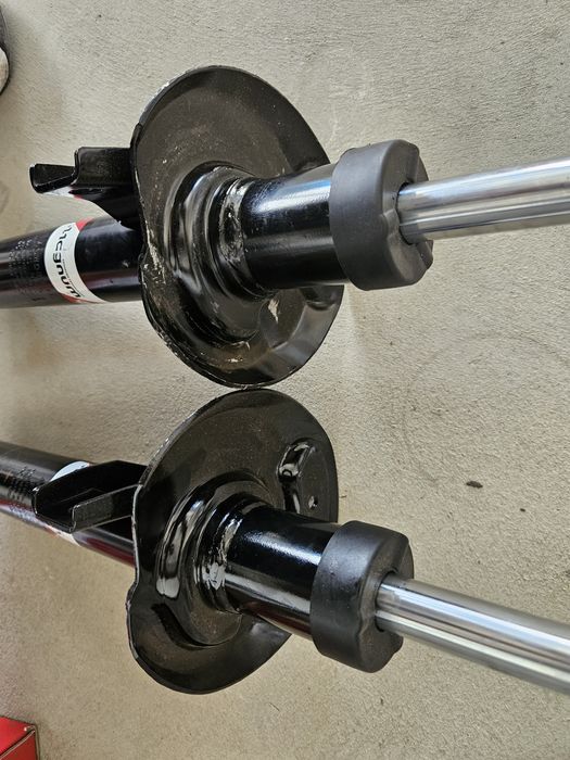 Комплект нови амортисьори предни  за ауди А3